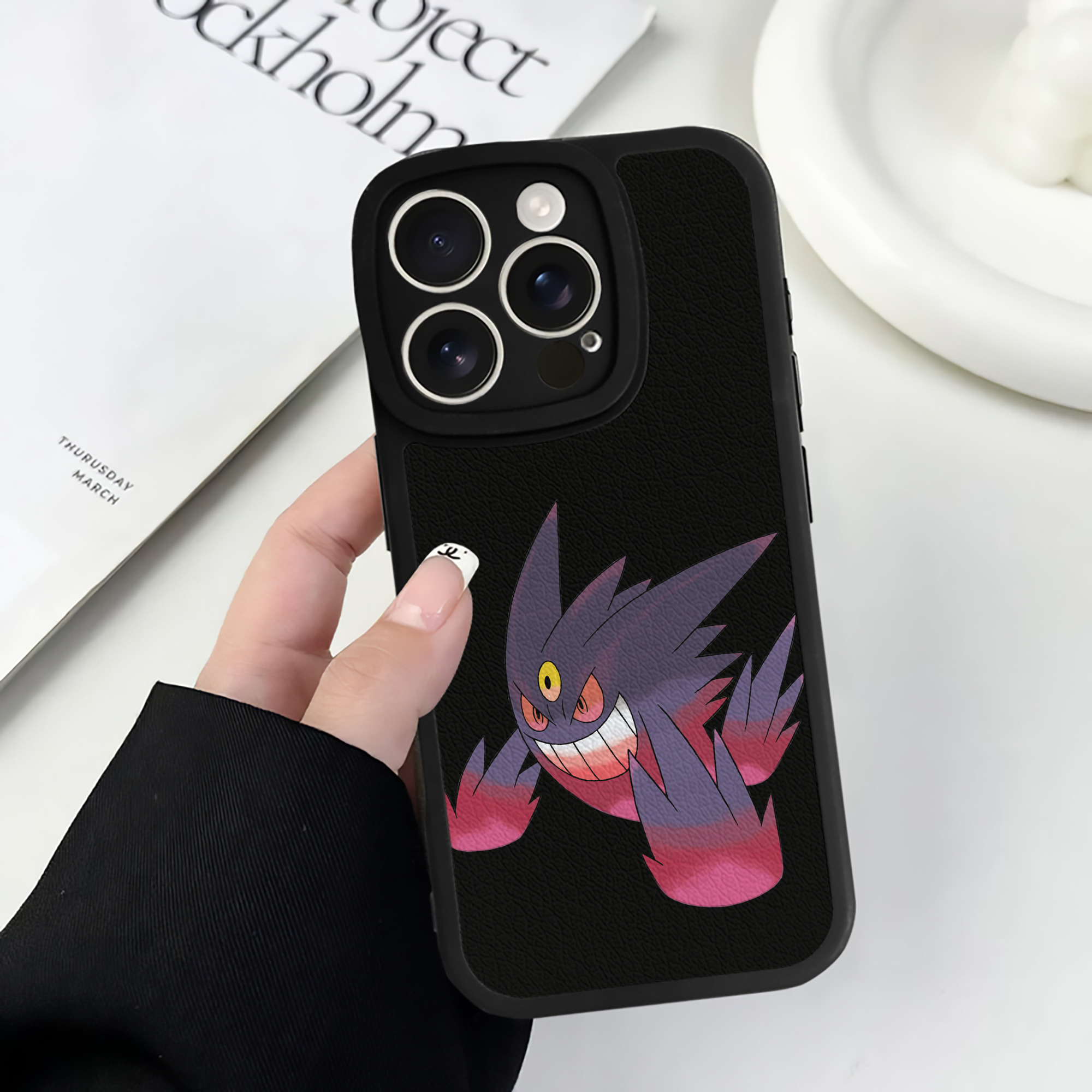 （画像用） ポケットモンスター Pokémon 【iPhone 16シリーズ対応】シリコンスマホケース（レザー調） 材質：シリコン